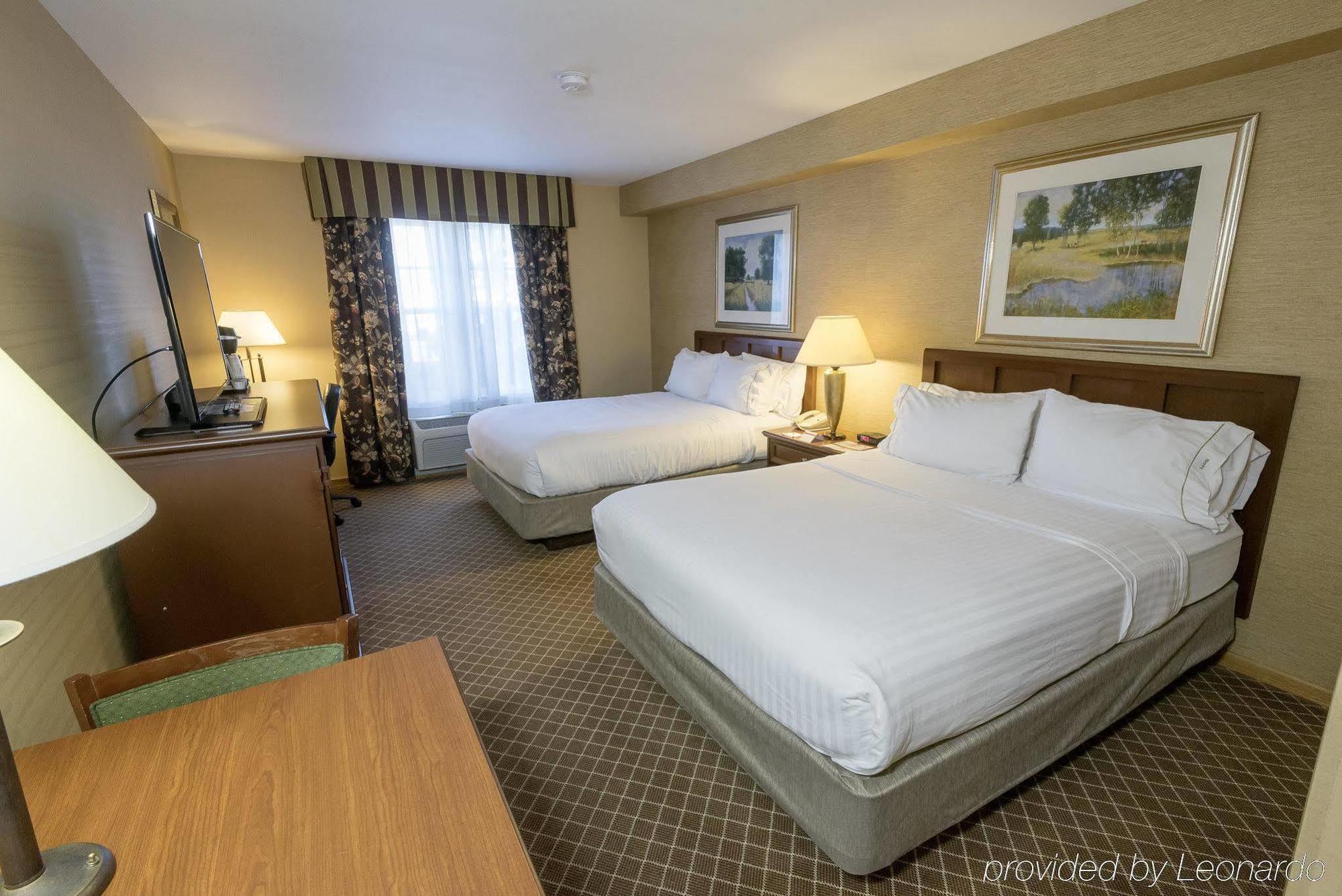 Holiday Inn Express & Suites Iron Mountain, An Ihg Hotel Екстер'єр фото